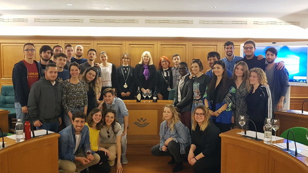 "Dalla Vite alle Vita": il sostegno della Fondazione Italiana Sommelier all'Ospedale e i corsi ad hoc per giovani pazienti