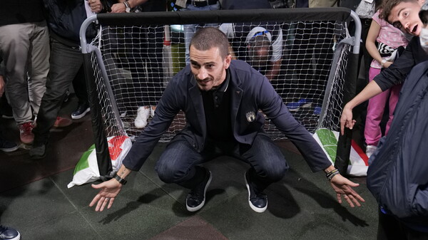 La Nazionale italiana di calcio in visita al Bambino Gesù