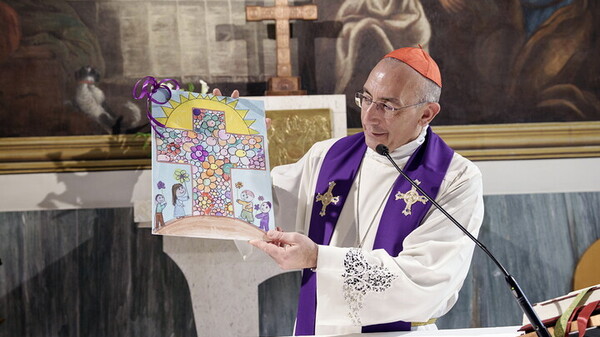 Il Cardinale Baldassare Reina in visita al Bambino Gesù