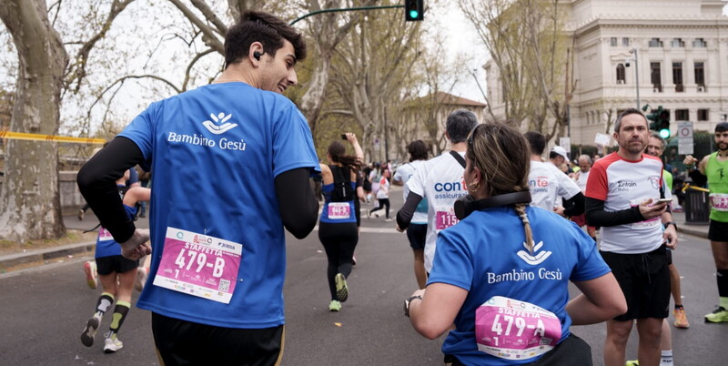 Oltre 400 runner alla Maratona di Roma per sostenere l'ospedale